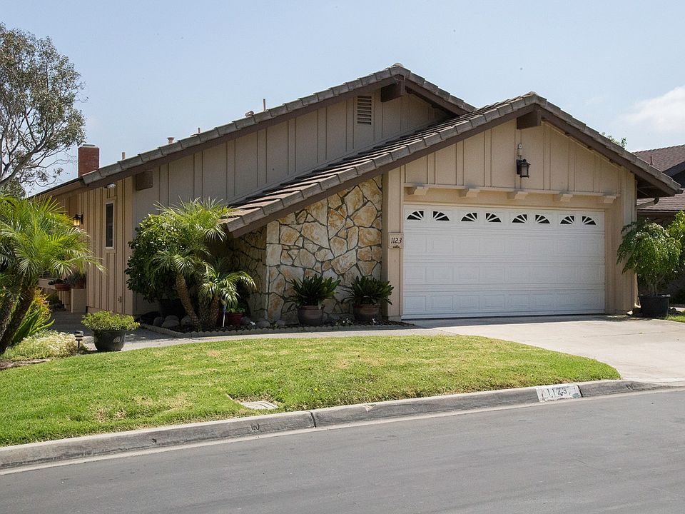 1st image of 1123 La Casa Dr