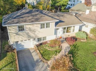 436 Traube Ave, Clarendon Hills, IL 60514