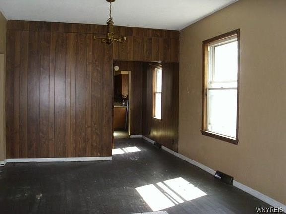 5th image of 2627 Ontario Ave