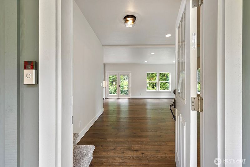 4th image of 36651 Tamarack Drive NE