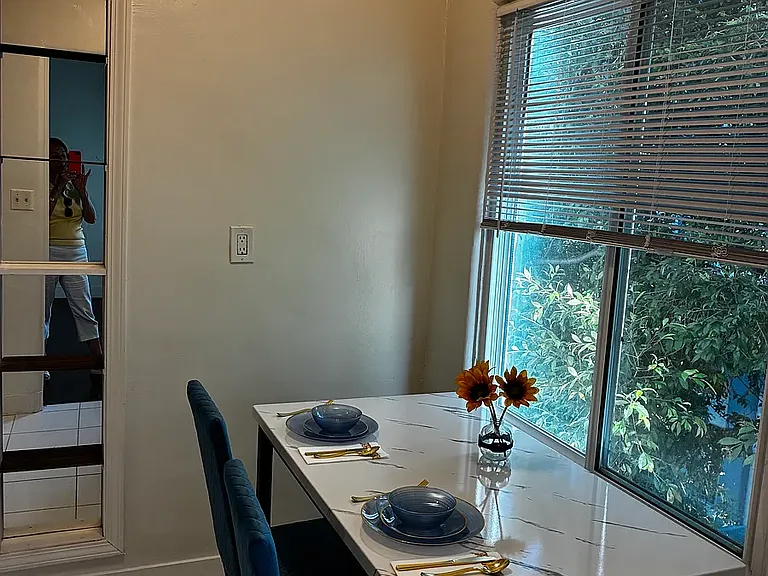 945 Hilgard Ave #205 — Photo 3