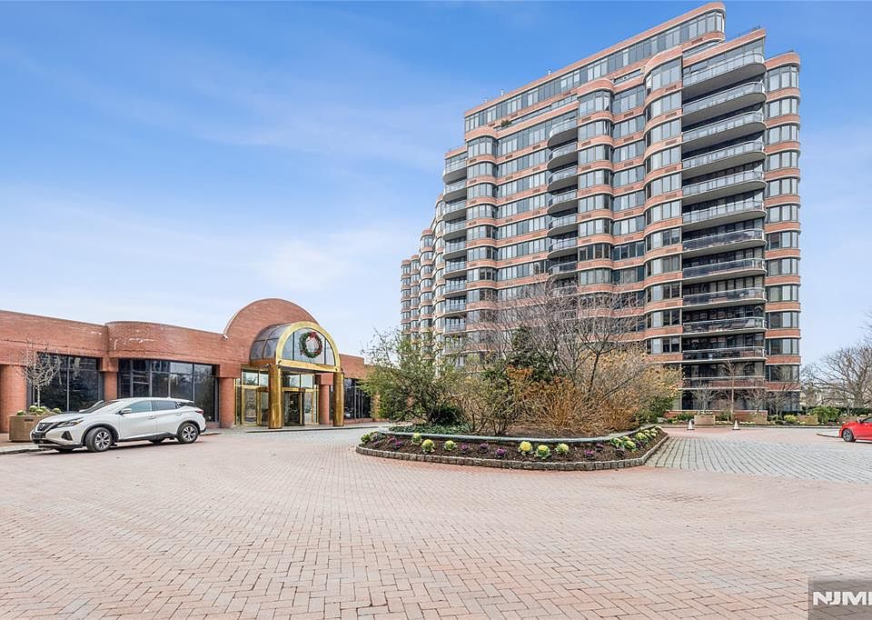 1st image of 100 Carlyle Dr #9ES