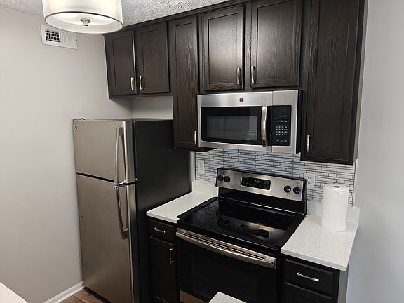 2nd image of 1119 Bayridge Dr