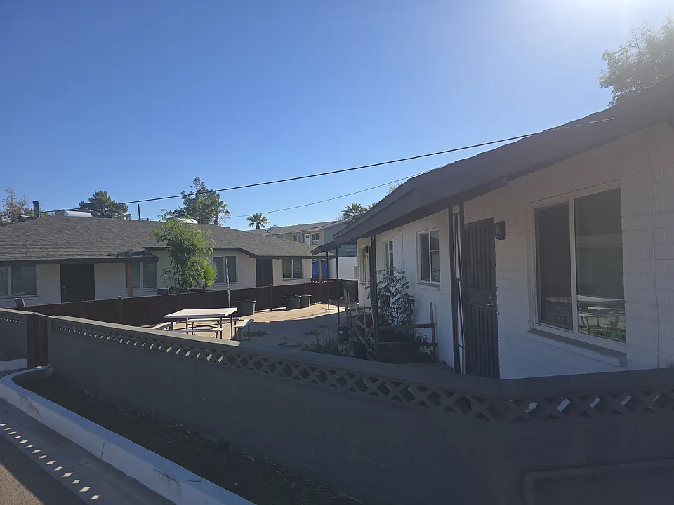 27th on Oak Apartments