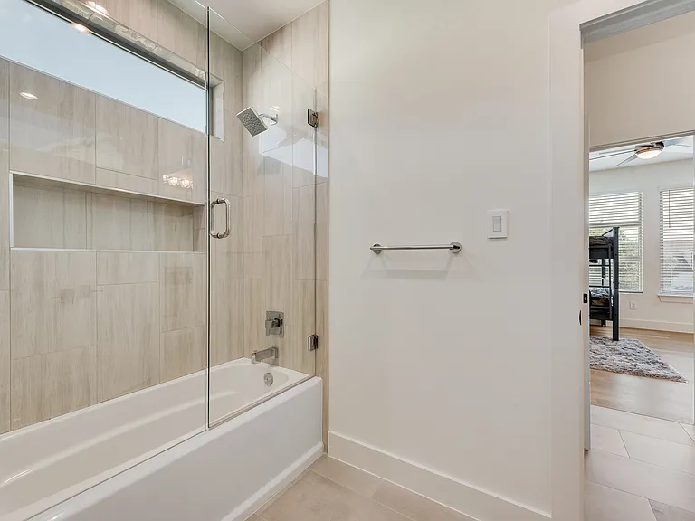 6411 Royal Ln — Photo 25