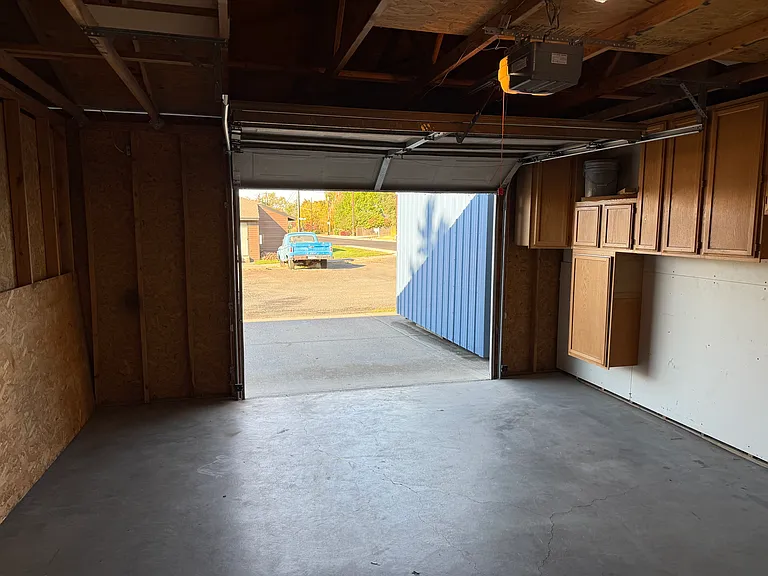NE Cedar Ave — Photo 16