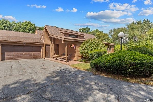 1st image of 301 Higgins Dr