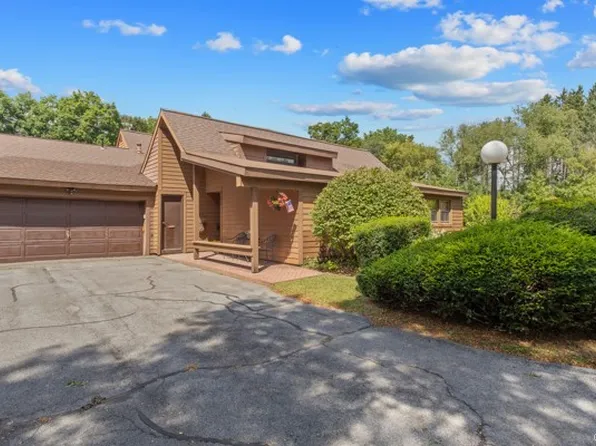 301 Higgins Dr, Baldwinsville, NY 13027