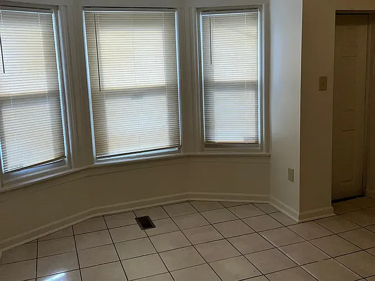 6138 Ludlow St #1 — Photo 5
