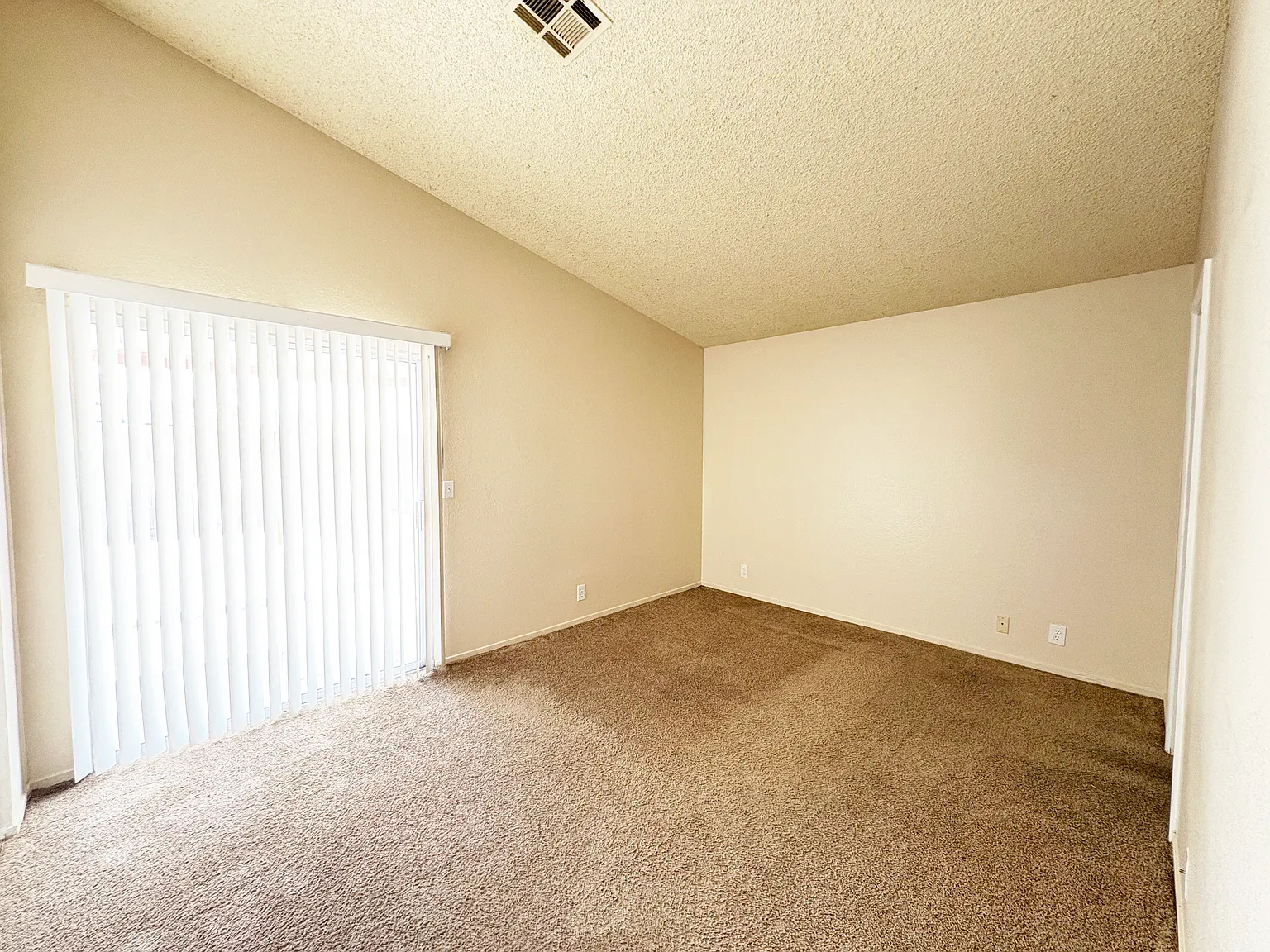 3 bed, 1091 sqft, $1,995 — Photo 4