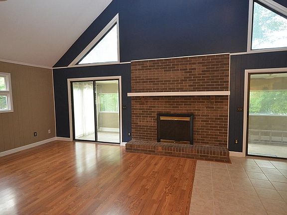 4th image of 903 Hanson Dr