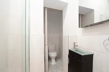 Rented by R New York