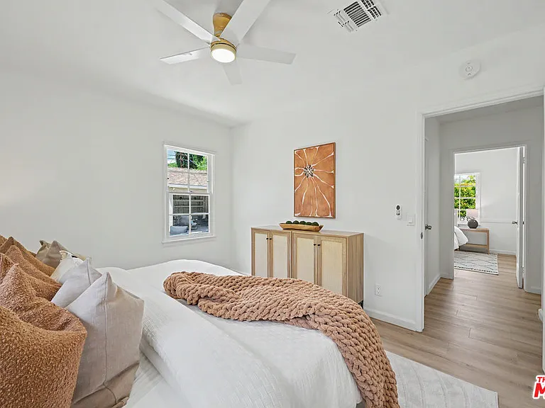 5119 Enfield Ave — Photo 19