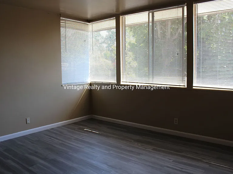 248 W Knoles Way — Photo 25