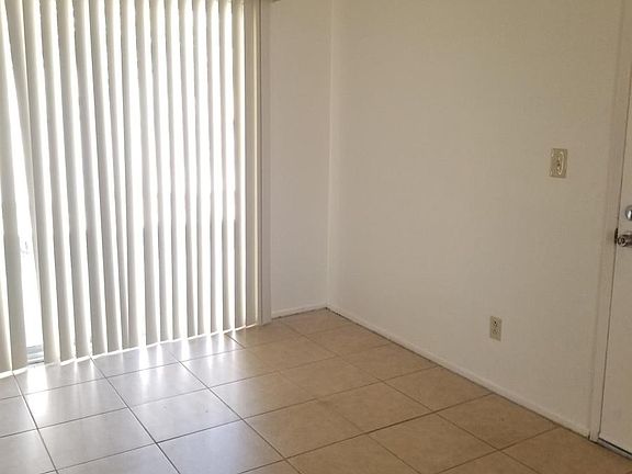 5th image of 11606 Rosewood Ave #C