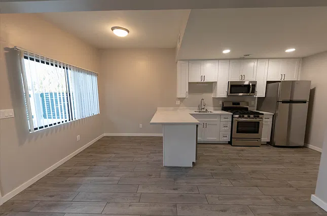 6637 East Earll Drive - 1008 B — Photo 3