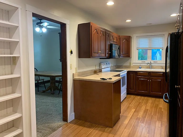 182 N Sandusky St — Photo 3