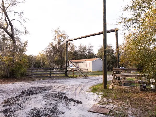 32407 Red Oak Dr, Eustis, FL 32736