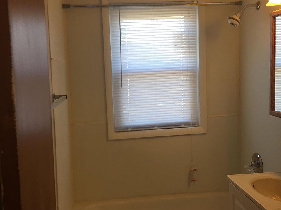 2nd image of 5047 Jefferson St #1