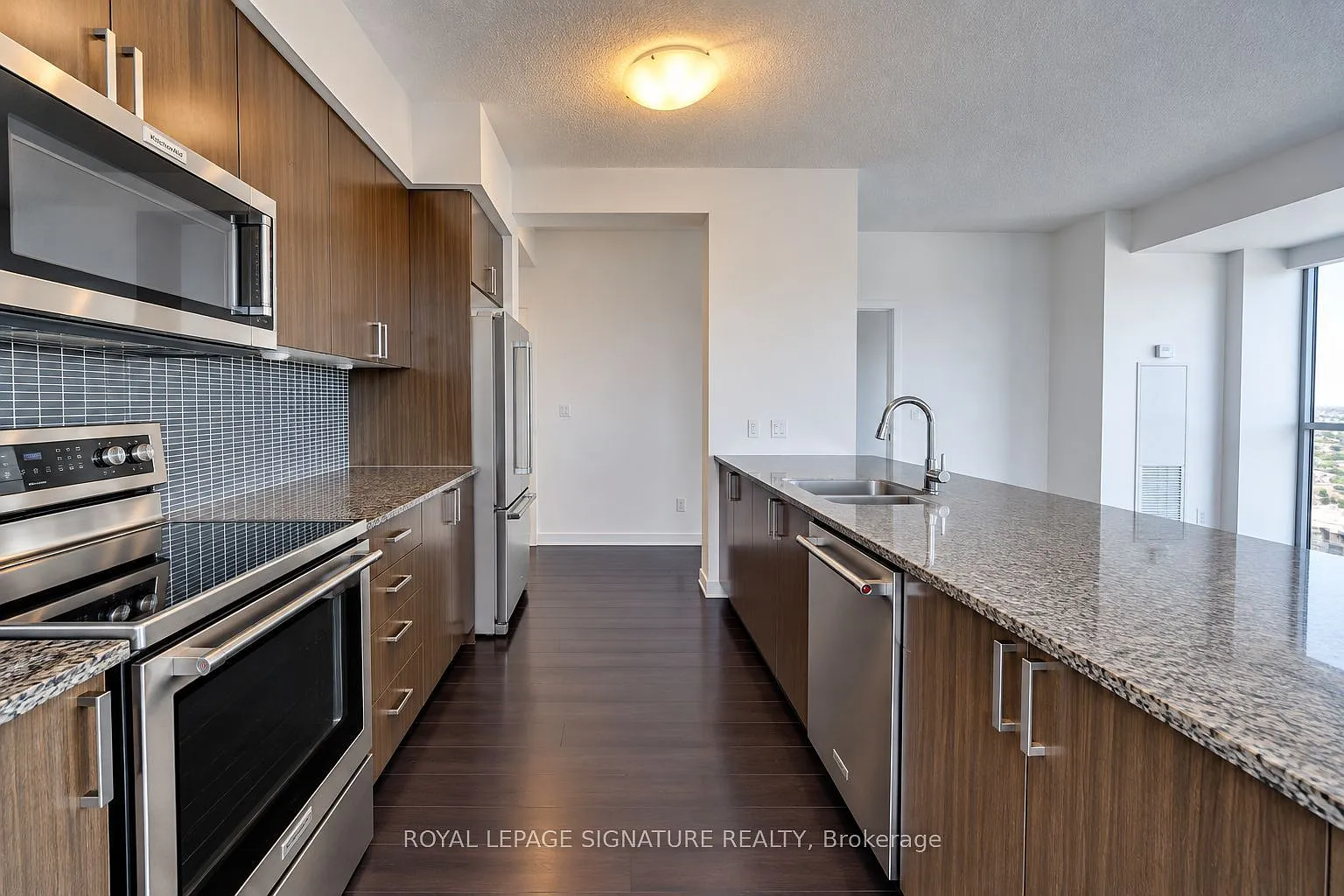 Empire Midtown — Photo 4