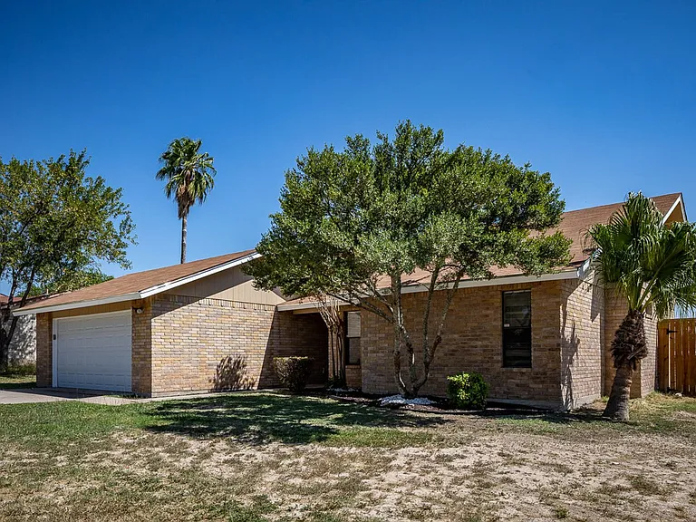 210 Warbonnet Trl — Photo 2