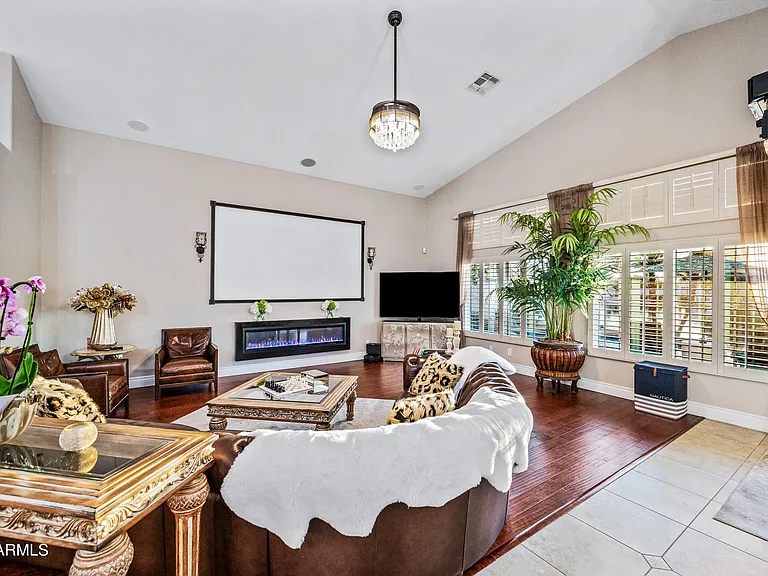 1817 E Willow Tree Ct — Photo 7