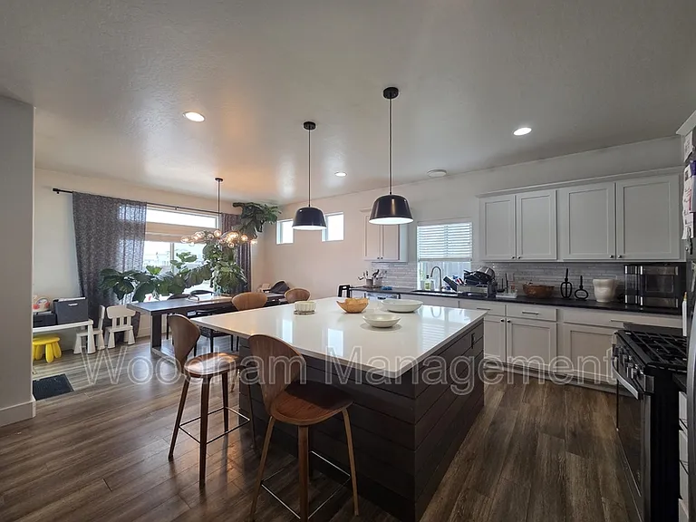 98 Caitlin Rd — Photo 3