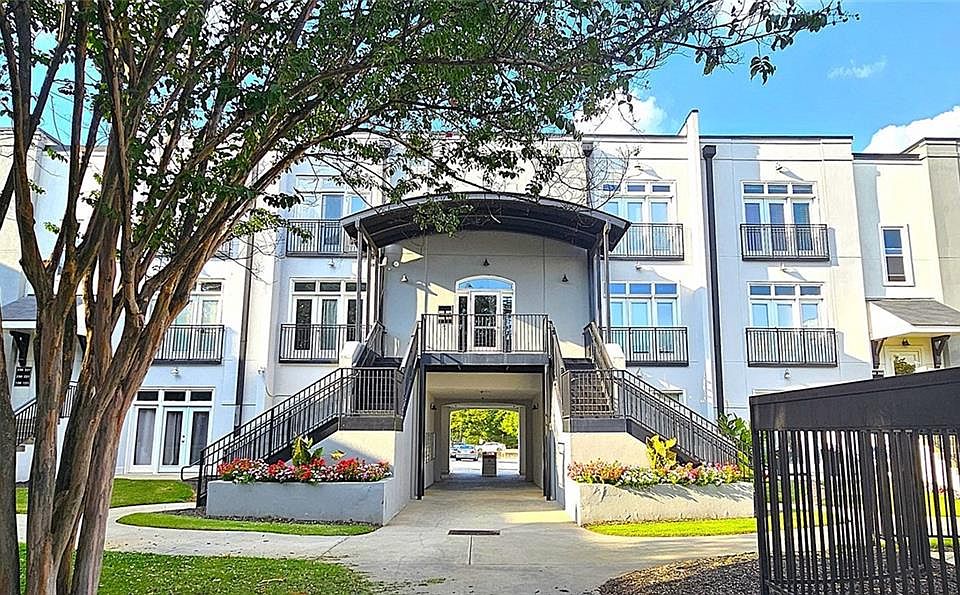 1st image of 502 Pryor St SW Unit 301