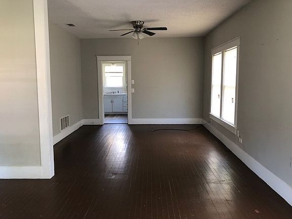 4th image of 1142 Palm St