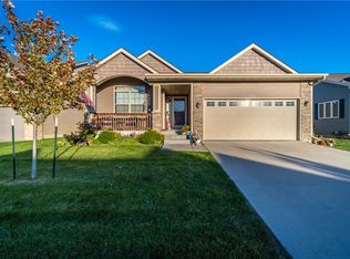 962 S 89th St, West Des Moines, IA 50266