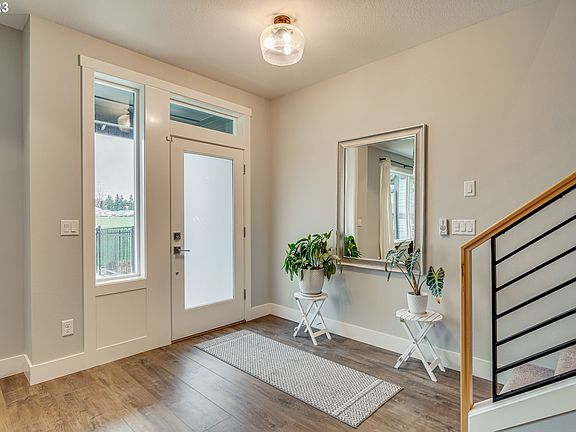 2nd image of 10804 NE 119th Pl