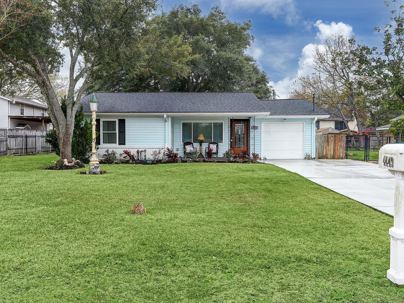 3 bed, 1.0 bath, 1246 sqft, $2,200 — Photo 3