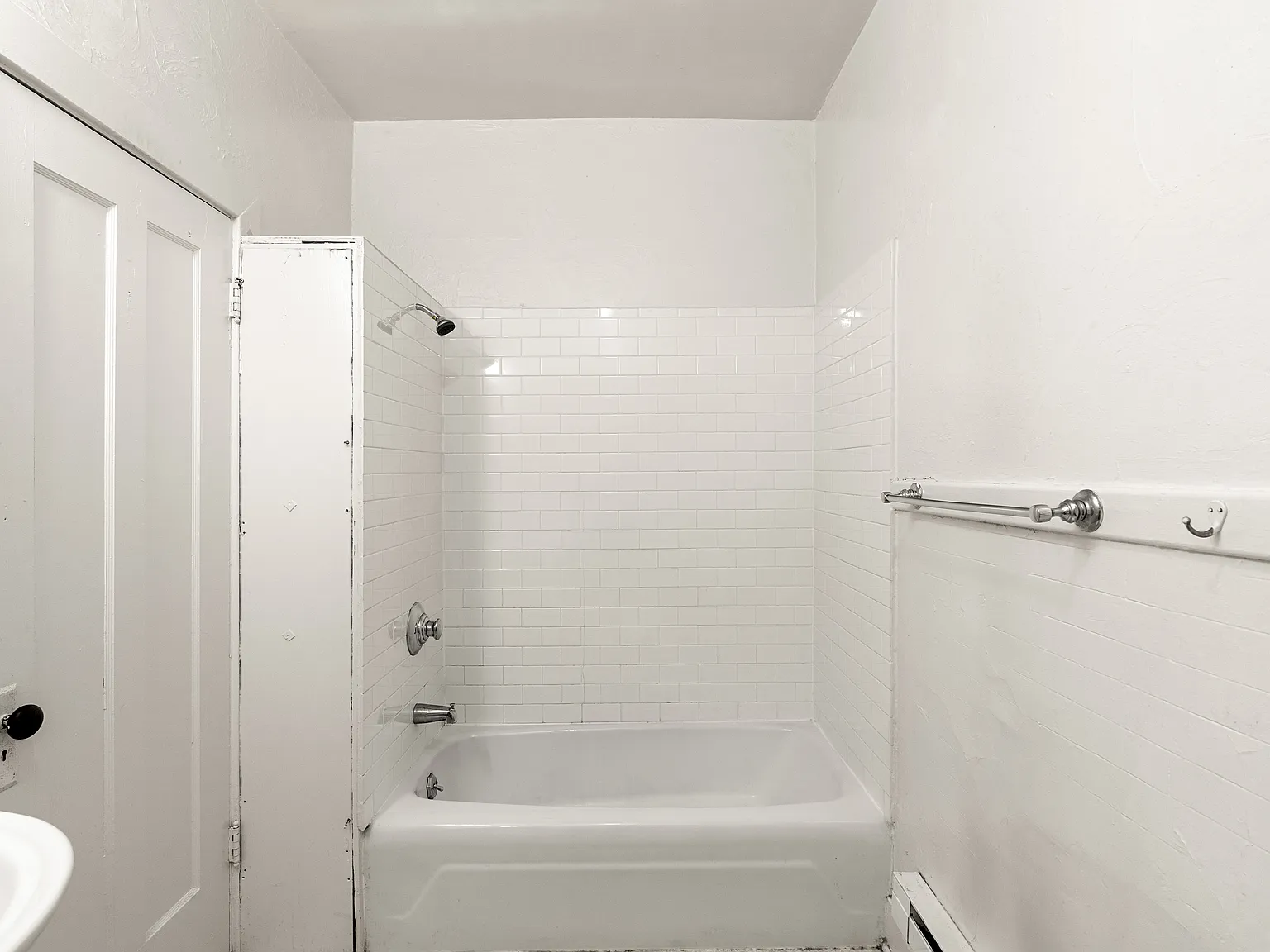 2 bed, 700 sqft, $1,300 — Photo 3