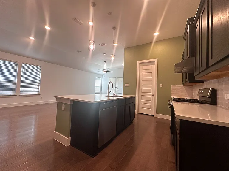 2609 Chevy Chase Dr — Photo 15