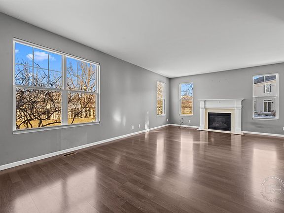 4th image of 34W544 Roosevelt Ave Unit A