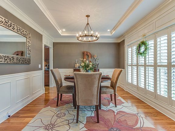5th image of 124 Laurel Grove Ct