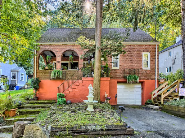 309 Dorothy Louise Dr, Jeannette, PA 15644