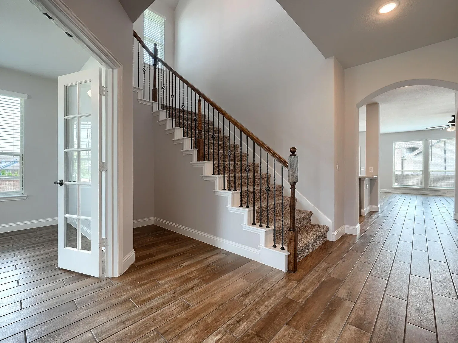 5 bed, 3.5 bath, 3268 sqft, $3,300 — Photo 3