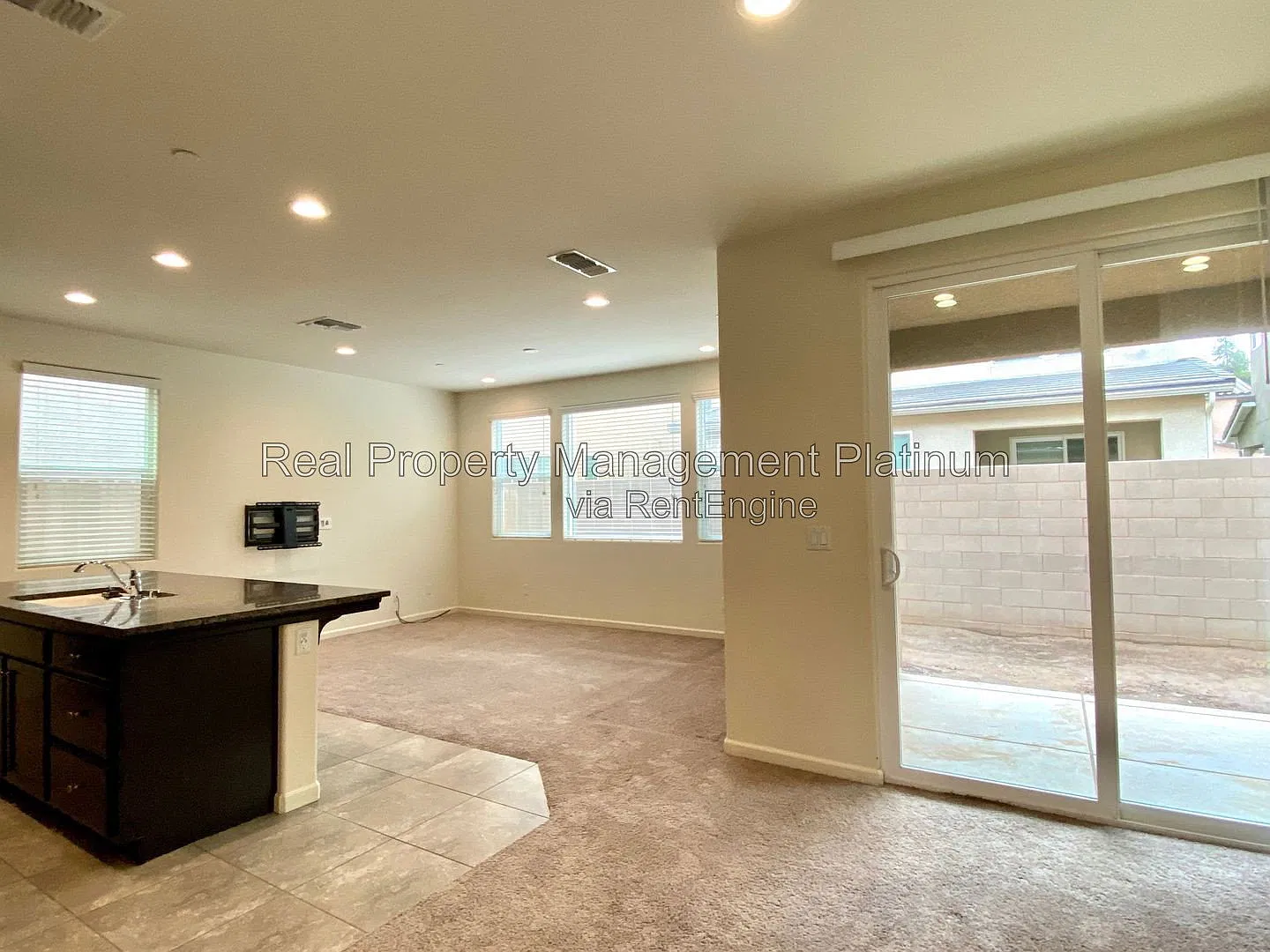 3 bed, 2.5 bath, 1398 sqft, $2,200 — Photo 3