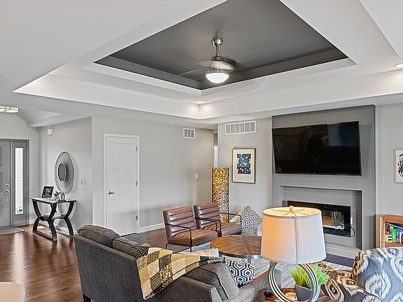 3rd image of 2118 Hampshire Dr