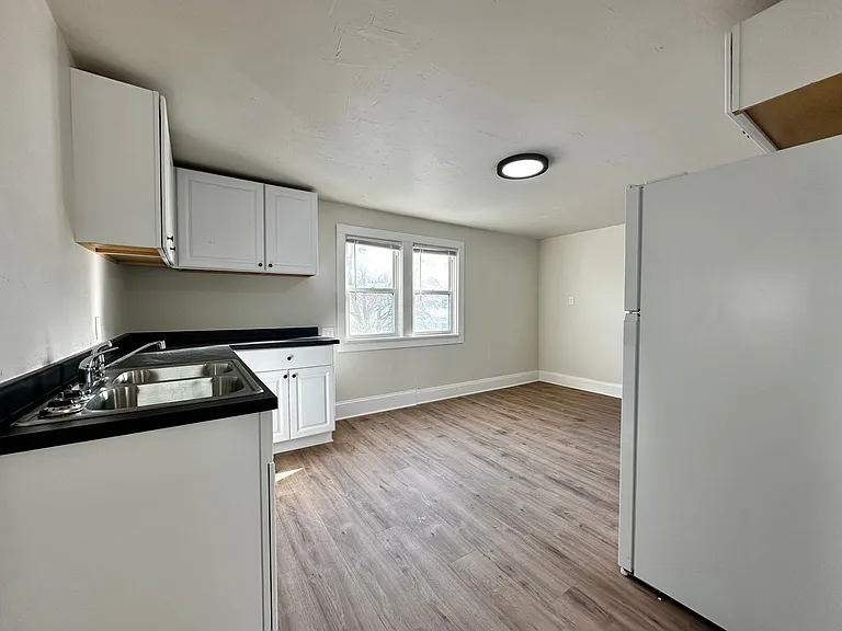 1152 Stuart St — Photo 8