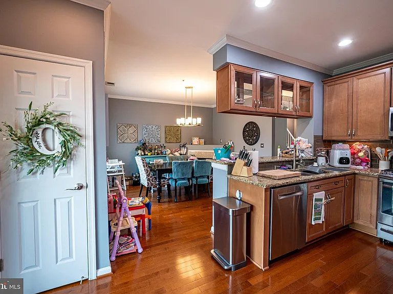 1639 Hunting Creek Dr #B — Photo 4