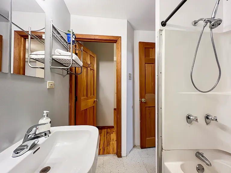 1214 N Paulina St — Photo 11