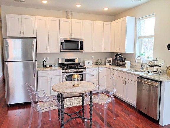 2nd image of 346 E King St #30