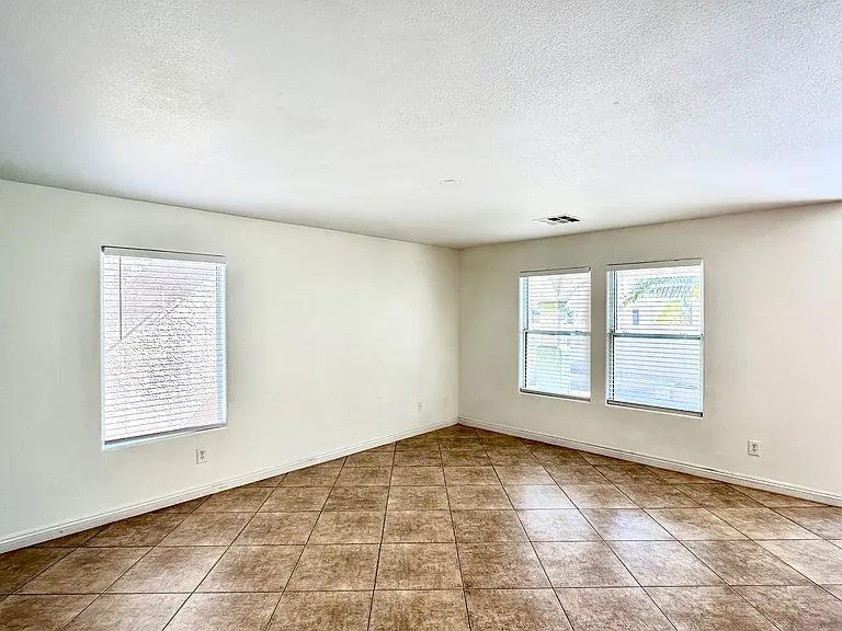 11588 Vesuvio Ct — Photo 7