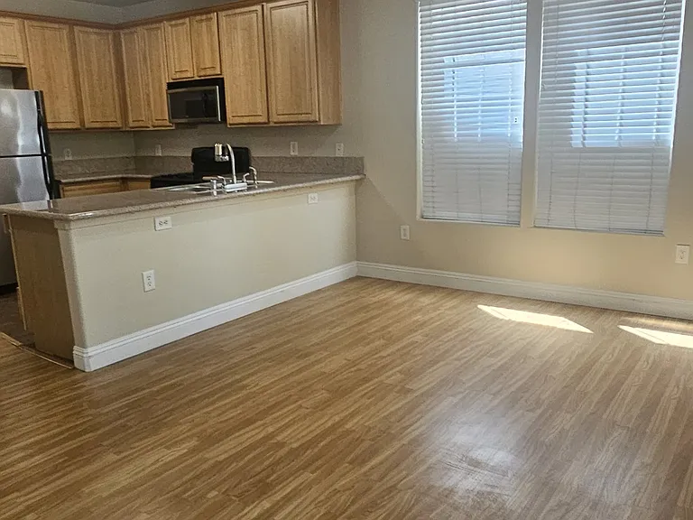 1804 G St — Photo 14