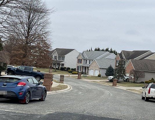 4th image of 328 Streett Cir