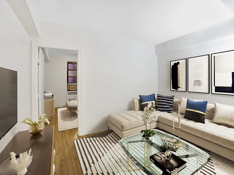 234 E 50th St #4C — Photo 1