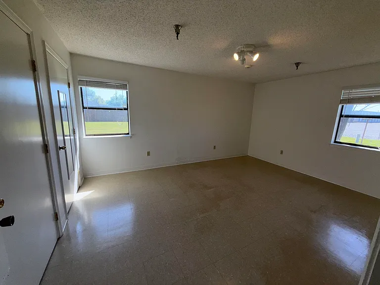 208 Diplomat Way — Photo 8