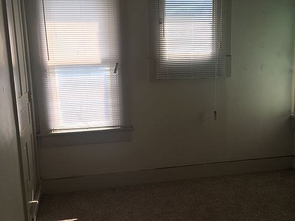 3rd image of 1631 1/2 E Michigan St